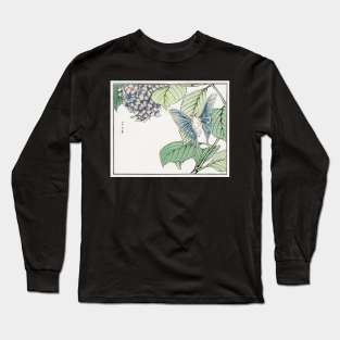 Moth on leaves Long Sleeve T-Shirt